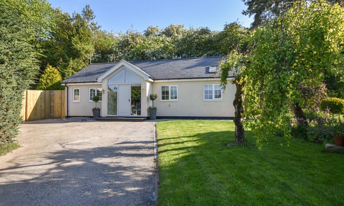 Kilnwick Cottage | LAVENDER COTTAGE, pet friendly, with open fire in Market Weighton