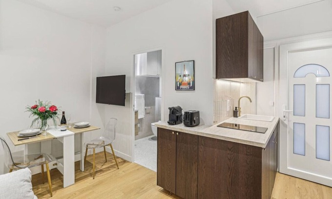 Ternes Apartment | Lavie Maison : Near Arc de Triomphe, Hot Tub & AC