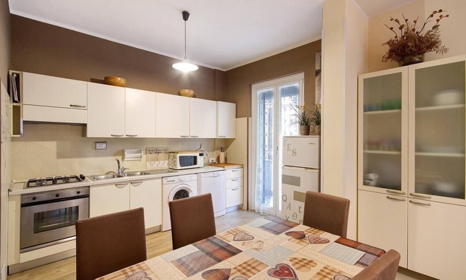 Sestri Levante Apartment | LAVINIA: 5-rooms-apartment, central, PRIVATE PARKING + Air Conditioning near sea