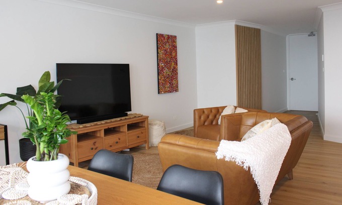 Wollongong CBD Apartment | Lavish 3-bedroom ocean apartment in Wollongong