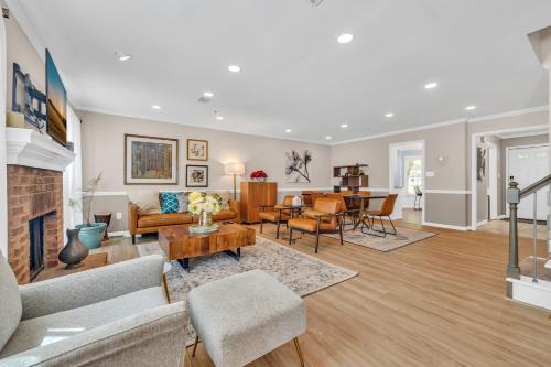 Marietta House | Lavish Abode! Newly Renovated and Decorated!