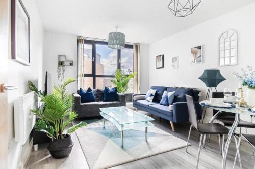 Canning Town South Apartment | Lavish London Apartment - Secure with parking