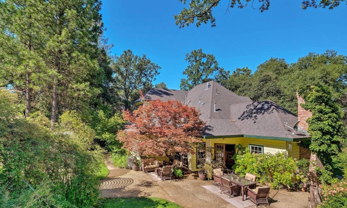Sonora House | Lavish Sonora Suite on 10 Acres w/ Shared Pool!