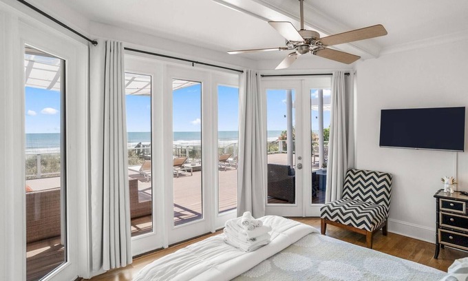 Saint Helena Island Villa | Lavish Two-story Oceanfront Home w/Huge Deck, Wifi, & Incredible Views