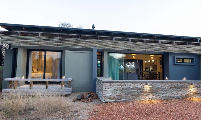 Hoedspruit House | Lavish villa in Hoedspruit with hot tub