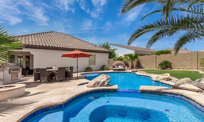 Goodyear House | Lay back & Relax! Lush 4BD near Wigwam Resort in Litchfield Park. Heated Pool, Spa, Firepit & MORE!
