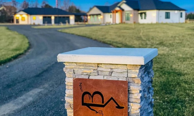 Walla Walla House | Lazy B Cottage · Lazy B Cottage-Wine Country Getaway, Great for Two