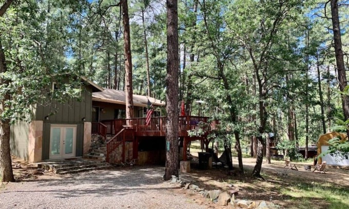 Groom Creek Cabin | Lazy Bear Cabin- BBQ* FirePit* Goldwater Lake*
