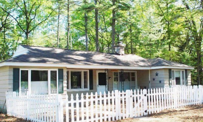 Rapid City House | Lazy Dayz Cottage by Torch Lake - Kid Friendly
