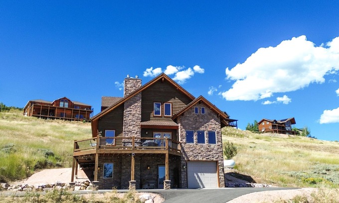 Harbor Village Cabin | Lazy Fade Lodge 1/2 Mile from Bear Lake Marina, Harbor Village Amenities