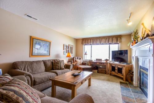 Coeur d'Alene Apartment | Lazy on the Lakefront (F205)