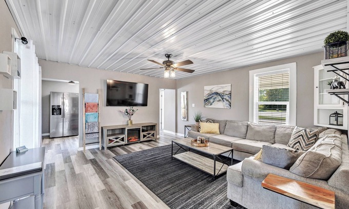 Oconto House | Lazy River Villa - Hottub! Fenced Yard! Sleeps 13!