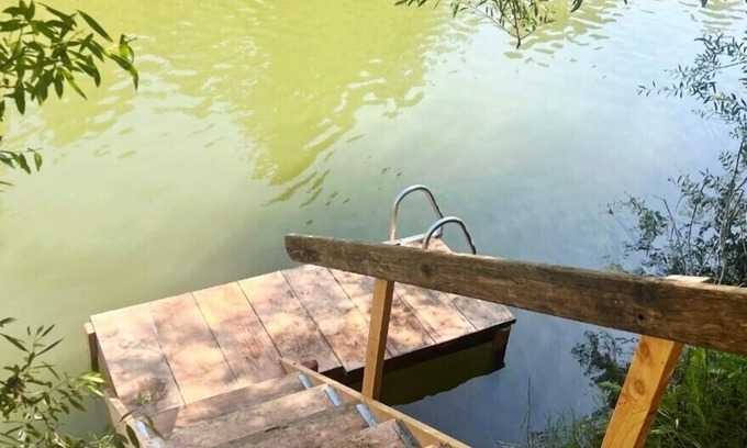 Guerneville Cabin | LazyRiverLodge:Dock&Decks!FUN Family Classic Cabin on River!GmRm/WiFi/HotTub