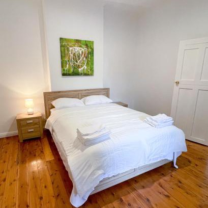 Granville House | LCF Rosehill Accommodation 3 free car parking inside property G2