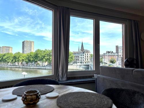 Outremeuse Apartment | Le 180 escapade face à la Meuse