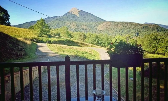 Milhas House | Le balcon du Cagire