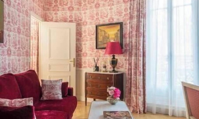 Quartier Sainte-Avoye Apartment | LE BEAU MARAIS, Luxury Apt, GRENAT, AIR-COND, LIFT