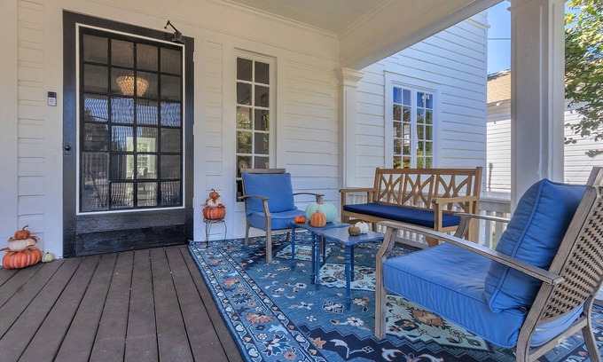 Montgomery House | Le Belle Maison - Historic, restored House in the heart of Montgomery. nn