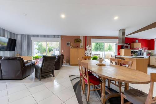 Guecelard House | Le Bois D'Ourné - Nature - Piscine - 7p - Rêve au Mans