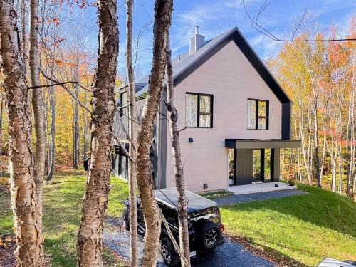Eastman Ski Chalet | Le Bois Debout - Lake & Trails