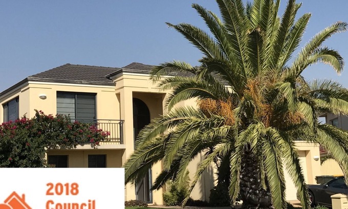 Quinns Rocks House | Le Boulevard - Stroll to the Beach!