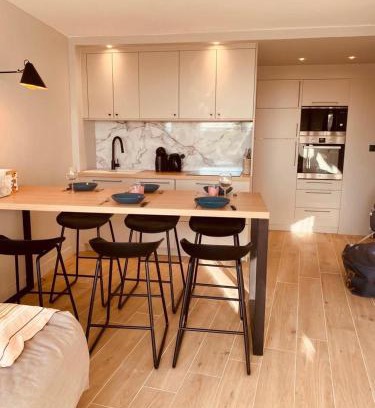 Le Couchant Apartment | LE CALI, P2 Cabine dans une résidence avec piscine, vue mer et parking privé