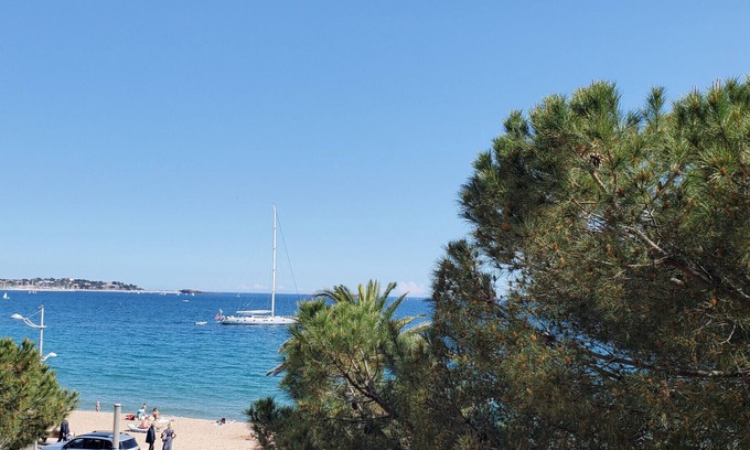 Frejus Port Apartment | LE CAPITOLE Studio 27m2 air-conditioned sea view with balcony and secure private parking 30M walk from the beach and Port Fréjus