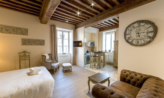 Beaune City Centre Apartment | Le Cara Omael Beaune Center
