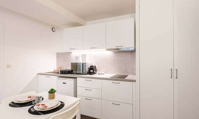 Etampes Apartment | Le Carnot Garden 1 bed