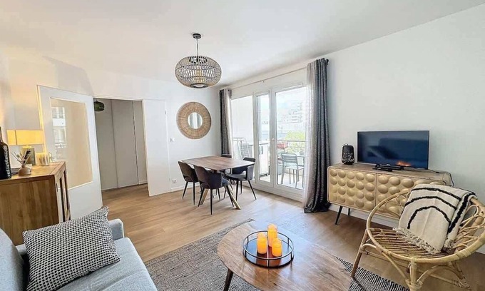 Neuilly-Plaisance Condo | "Le Cassin" - Parking et terrasse, à 5 minutes de la gare