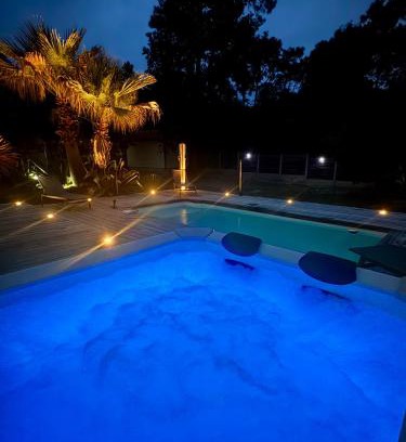 Soulac-sur-Mer Villa | Le Chai de l'Océan - Villa Soulacaise plage à 100m Piscine Jardin 1400m2