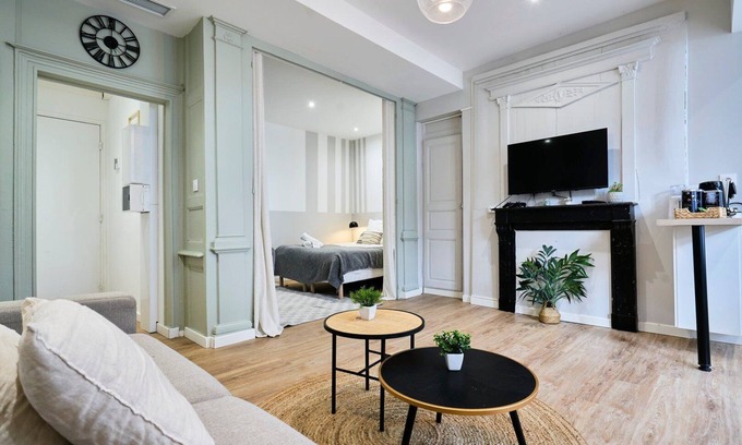 Old Town Apartment | Le Champenois*Central*Station*WiFi*3*Mon Groom