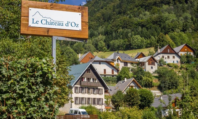 Oz-en-Oisans Bed & Breakfast | Le Chateau d'Oz