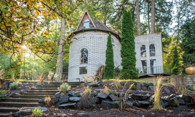 Amazon Other | Le Chateau de Laurelwood