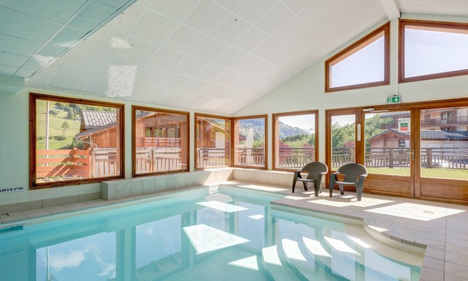 Flumet Apartment | Le Chevreuil - 3 chambres, terrasse, piscine