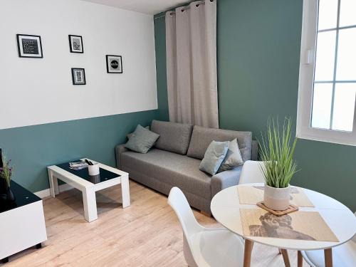 Dammartin-en-Goele Apartment | « Le City » proche aéroport CDG, Parc Astérix, Disney,