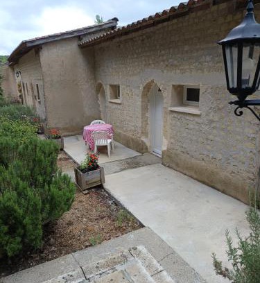 Belmontet Bed & Breakfast | Le clos des Romarins Chambre JONQUILLE
