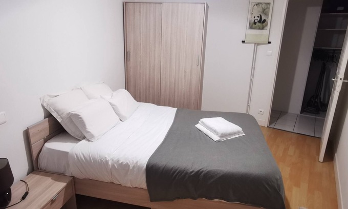 Bar-sur-Aube Apartment | Le Clos du Parc/Modern & quiet apartment with small outdoor area