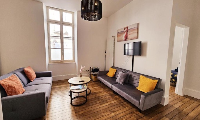 Angouleme Apartment | Le coeur d'Angoulême, calme et spacieux