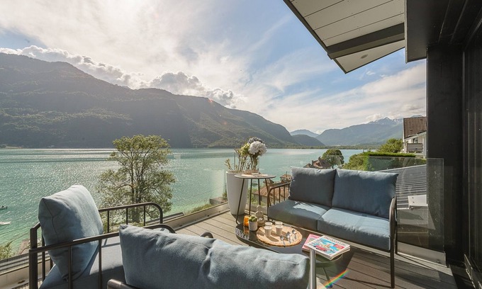 Bredannaz Apartment | Le Cristal - Prestigieux appartement au Lac d'Annecy avec vue unique à 180°