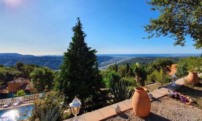 Gattieres House | Le Domaine de la Cote d'Azur holiday house - Upper House, 6 persons