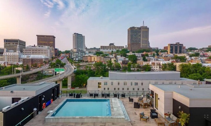 Saint-Roch Apartment | Le Downtown (rooftop pool and gym)
