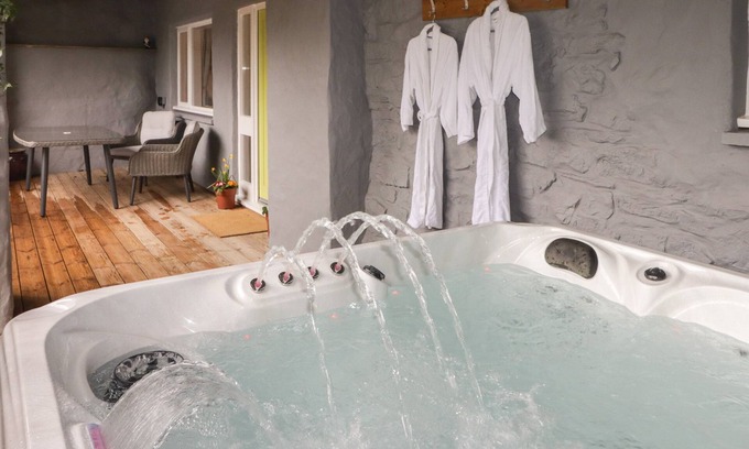 Haverfordwest Cottage | Le Durkestrete Cellar