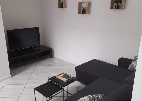 Paroy-sur-Tholon Apartment | Le familiale