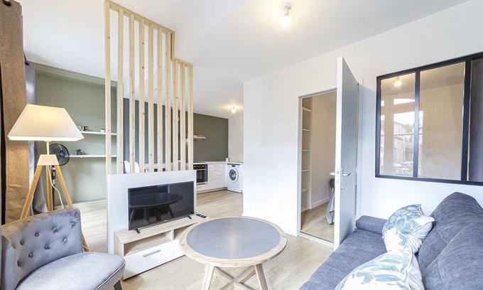 Laval Apartment | Le Ficus - Appartement refait à neuf, Laval centre