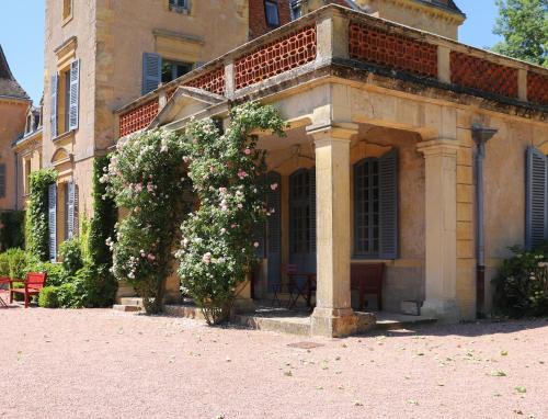 Saint-Julien-de-Civry House | Le gîte Damas du Château de Vaulx