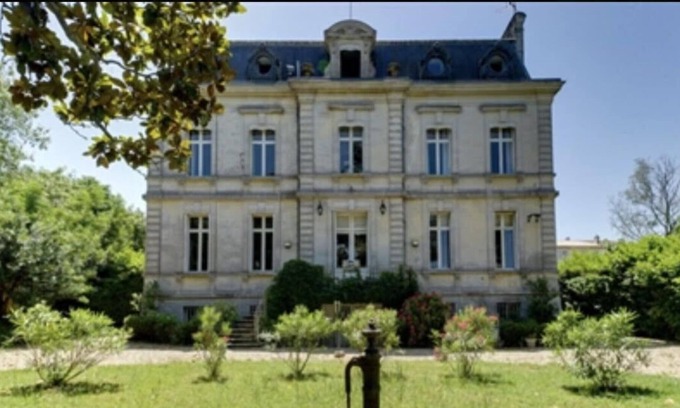 Saint-Medard-de-Guizieres House | Le Grand Manoir d'Aleksandr