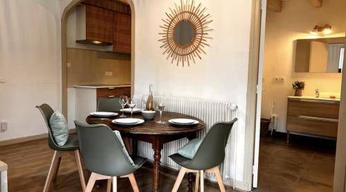 Solutre-Pouilly Apartment | Le Gite de Solutré Parking Terrasse Cosy