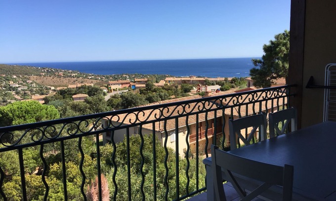 Les Issambres Apartment | Le Hameau Belle Terrasse Magnifique Vue Mer free wifi and air conditioning.