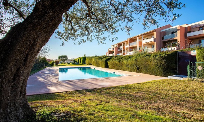 Les Baumettes Apartment | LE JARDIN BLEU AP4388 By Riviera Holiday Homes